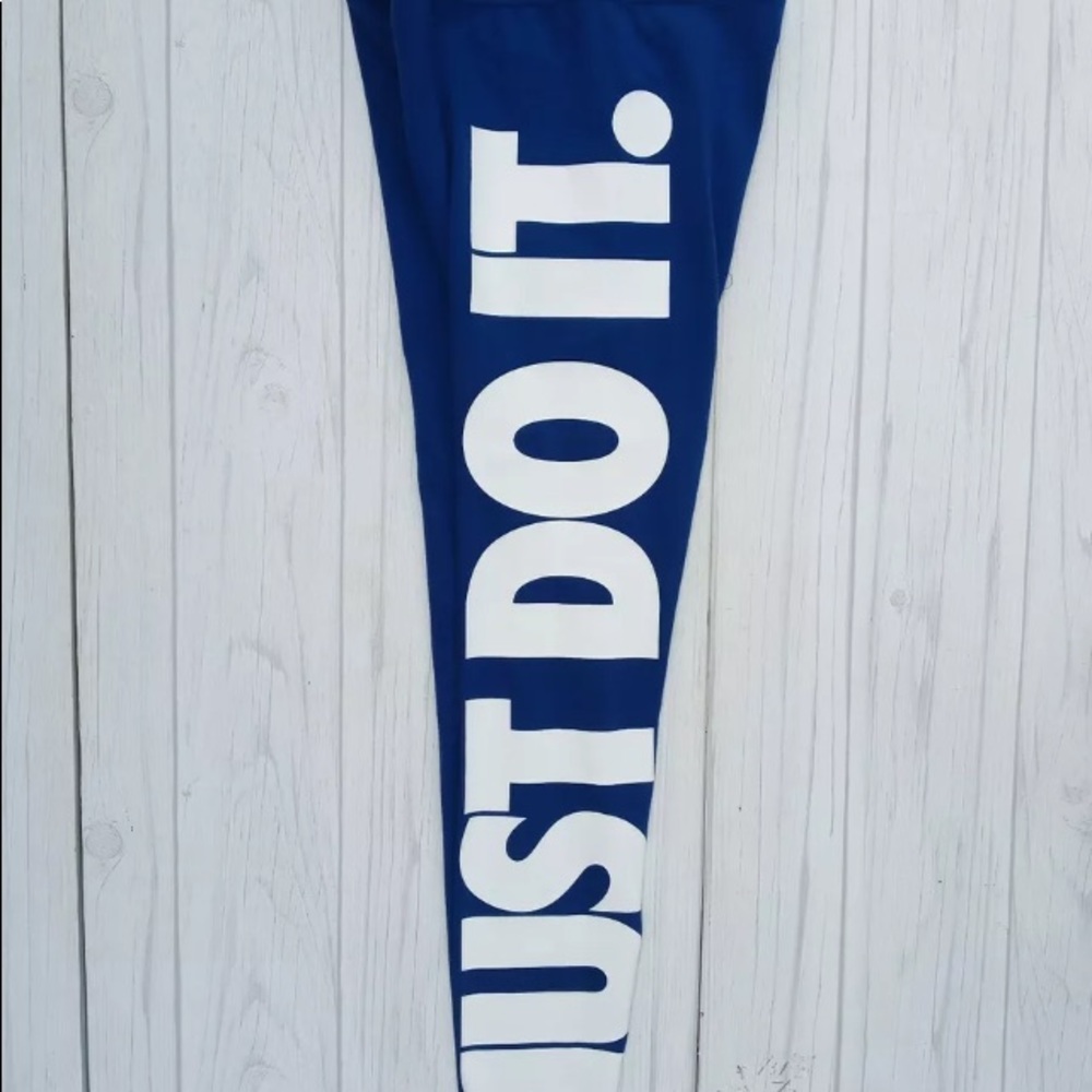 NWT! Nike “Leg-A-See” Leggings - Picture 3 of 7